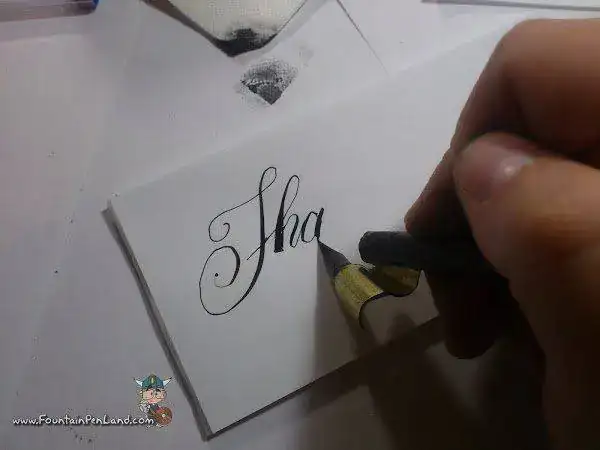 oblique-pen-holder-11.webp