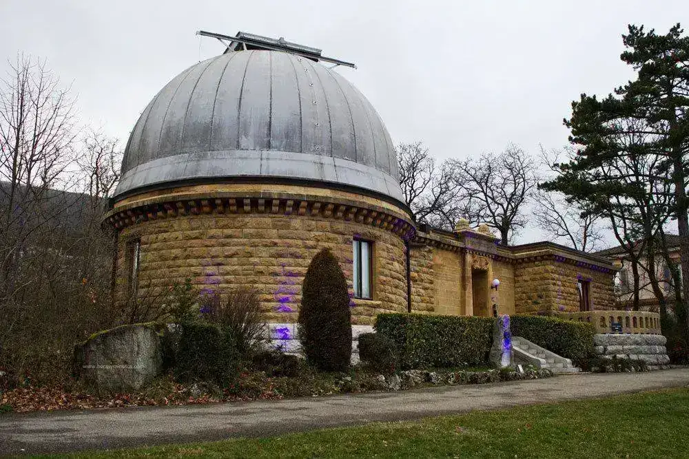 Observatorio-de-Neuchatel-Horas-y-Minutos.webp
