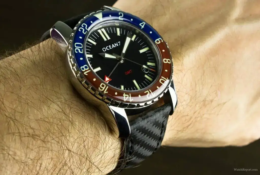Ocean7-lm5gmt-wrist1.webp