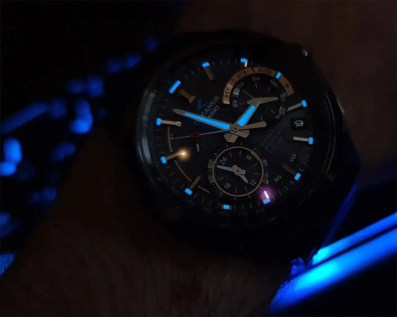 OCEANUS Hybrid GPS Titanium 2.jpg