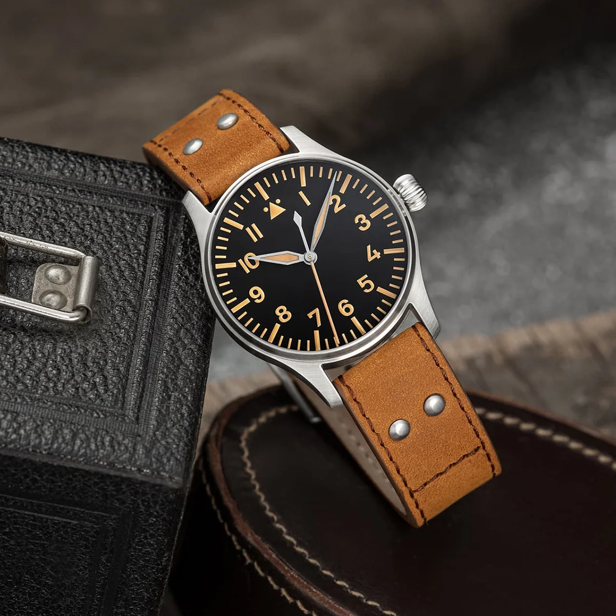 ogo-ohne-datum-fliegerband-im-alten-stil-braun-n~3.webp