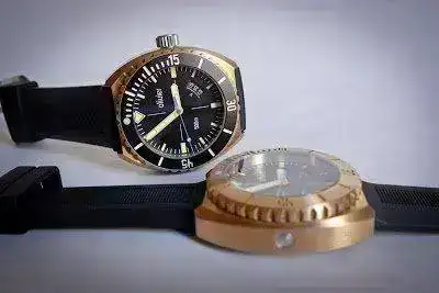 OLIVIER+Bronze+Diver+03.webp