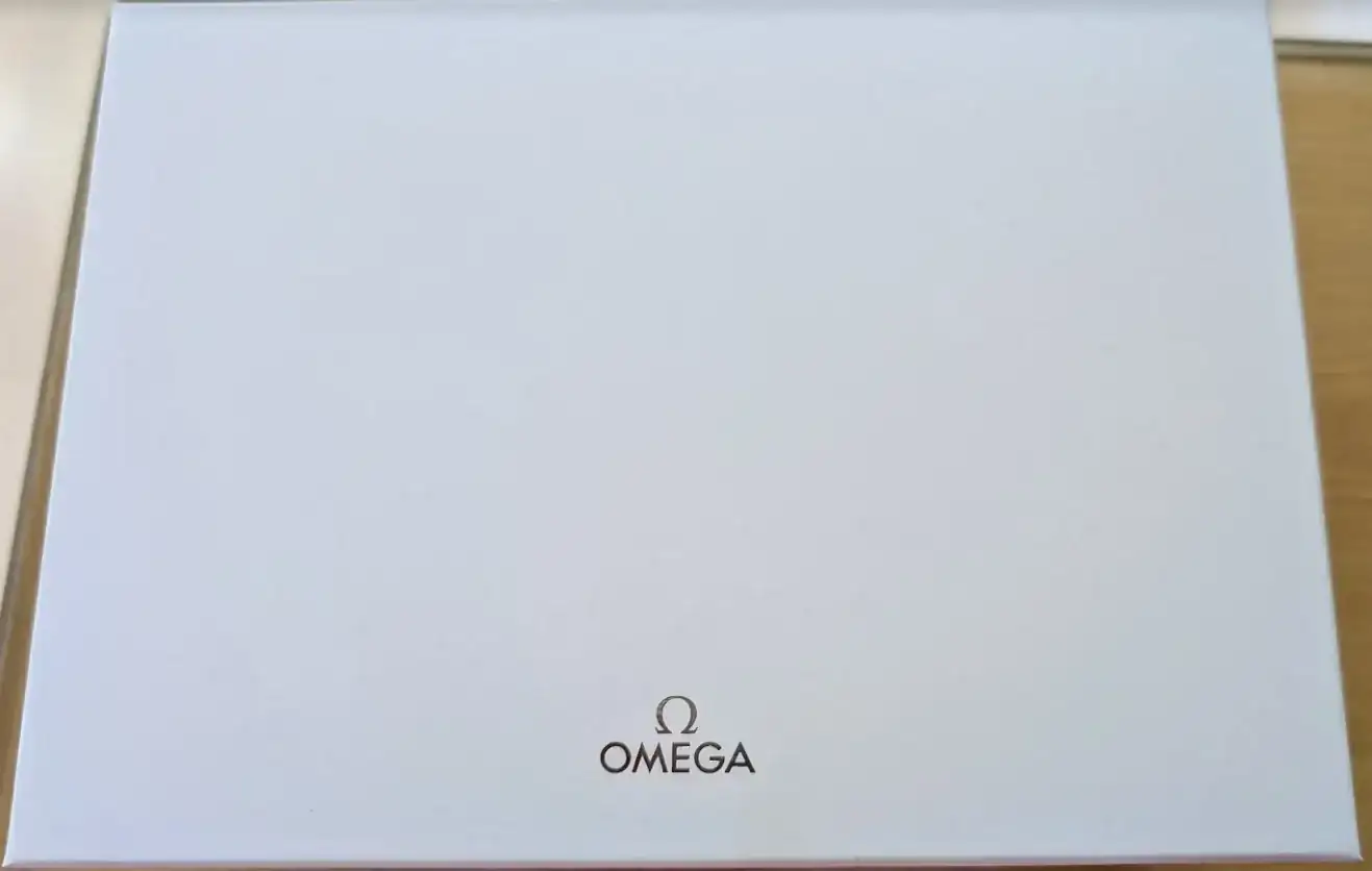 OMEGA 210.30.42.20.01.001 estuche.webp