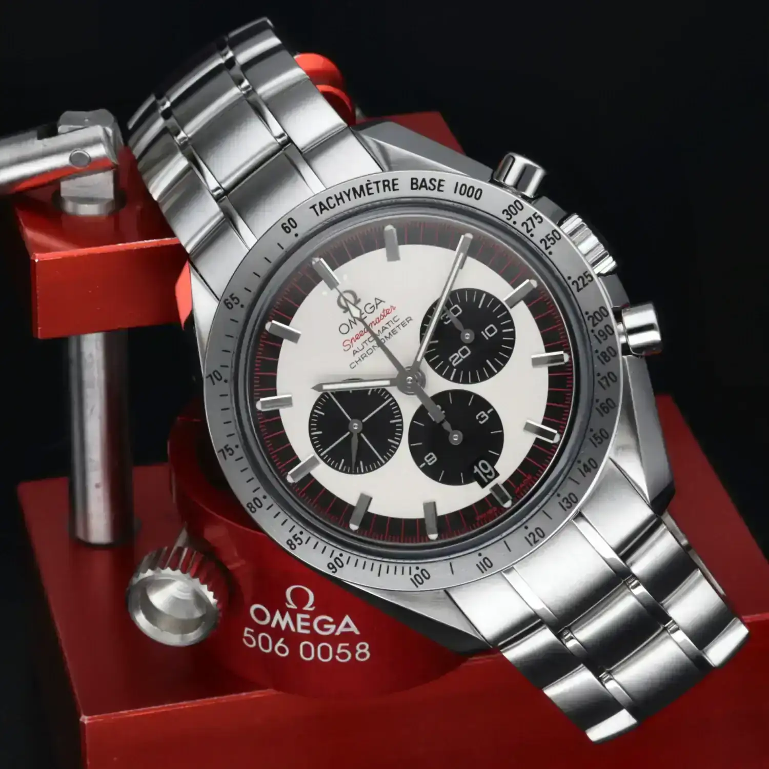 Omega-35593200-Michael-Schumacher-the-legend_10.webp