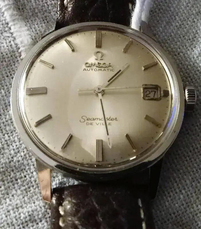Omega 565 esfera NOS.webp