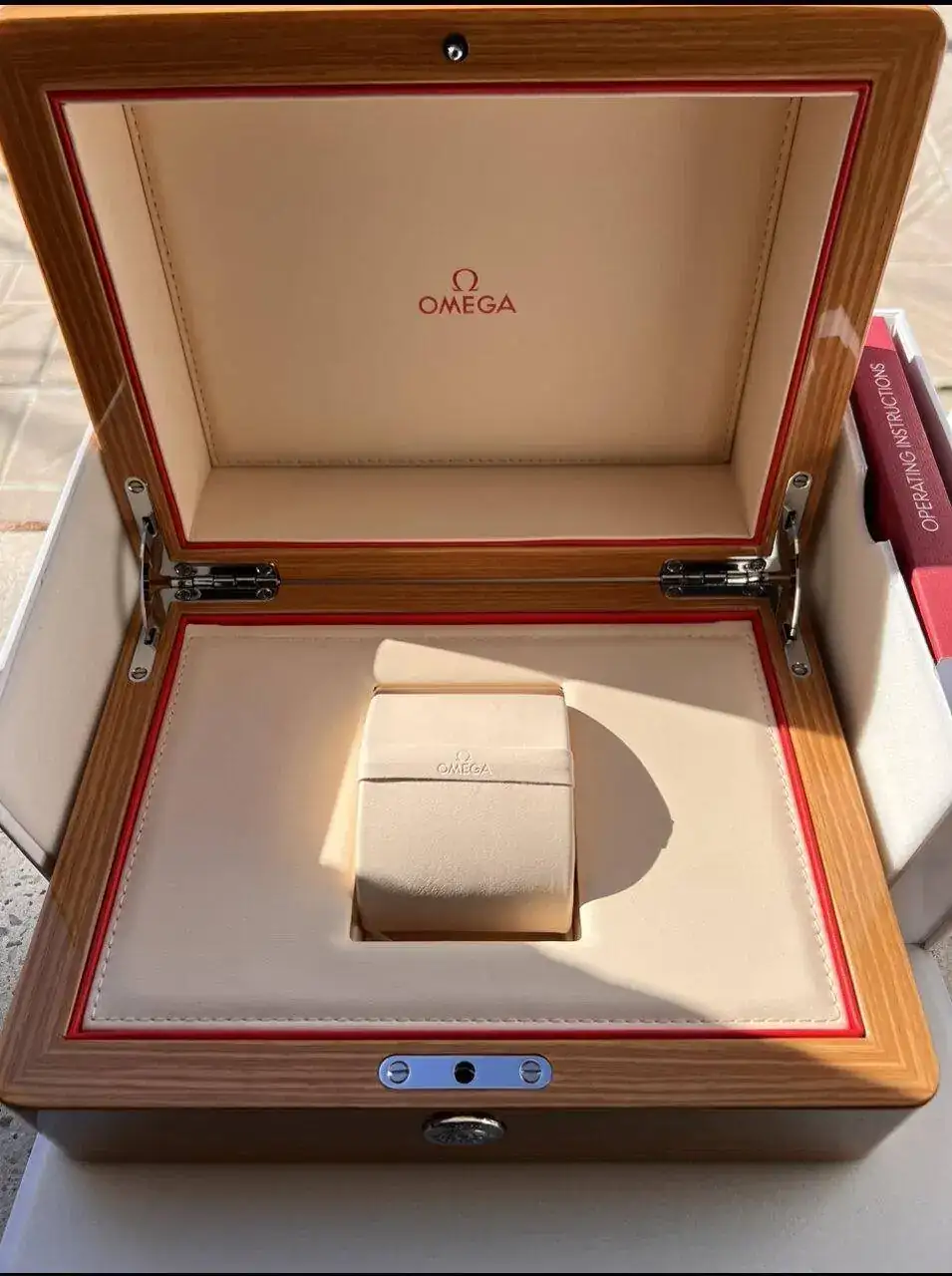Omega caja.webp