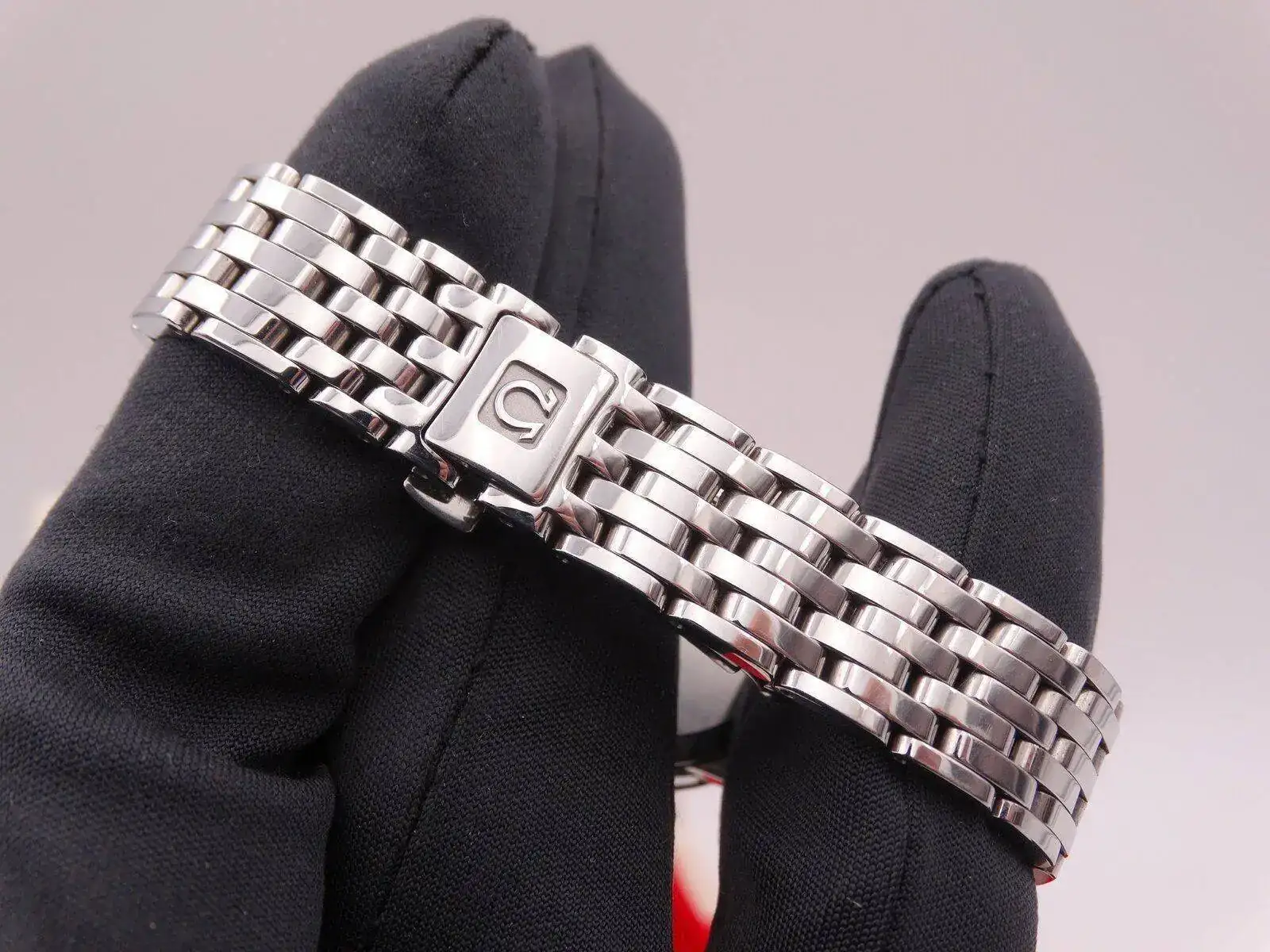 Omega De Ville Lady Diamond 00022.webp