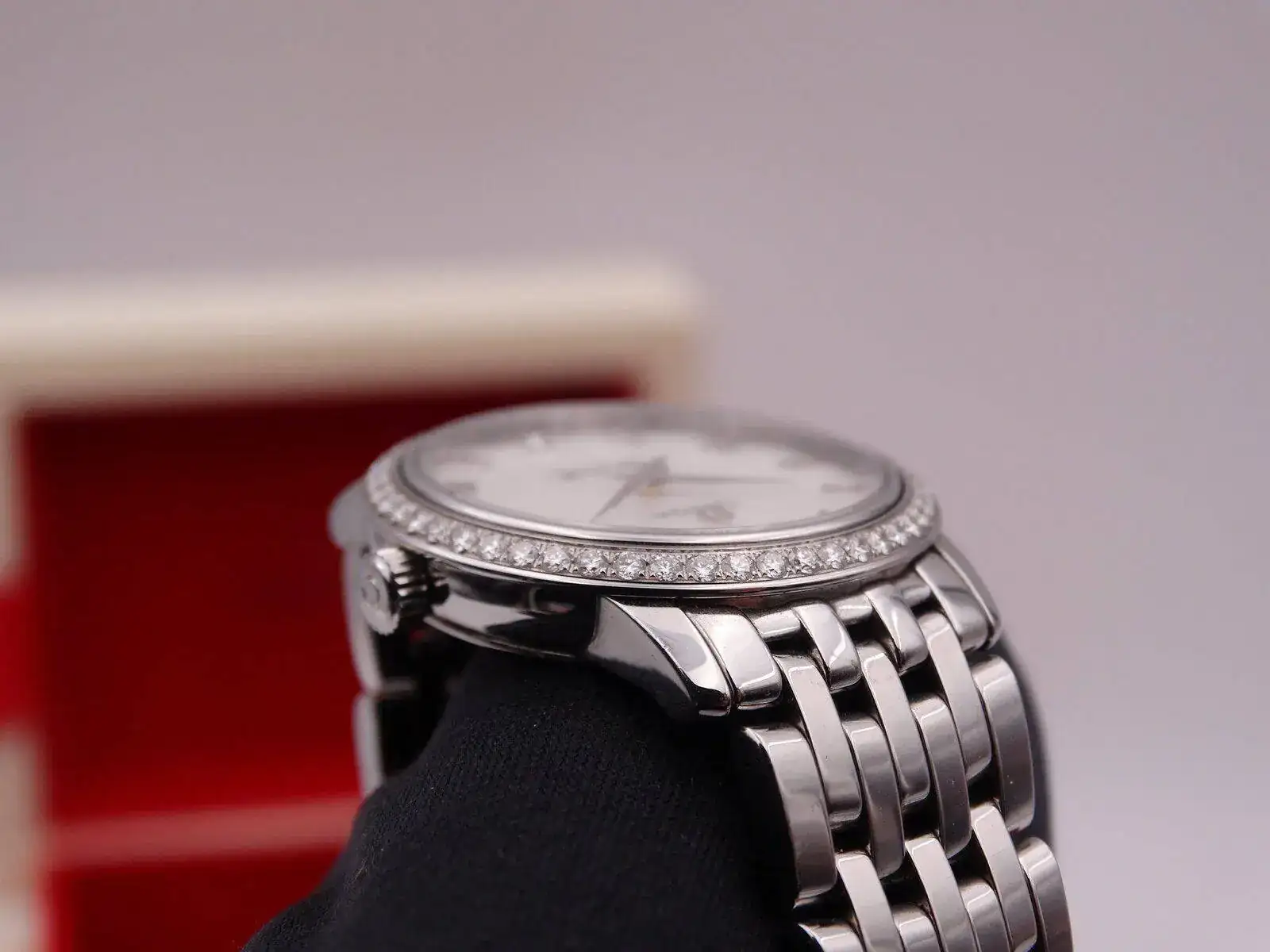 Omega De Ville Lady Diamond 00027.webp
