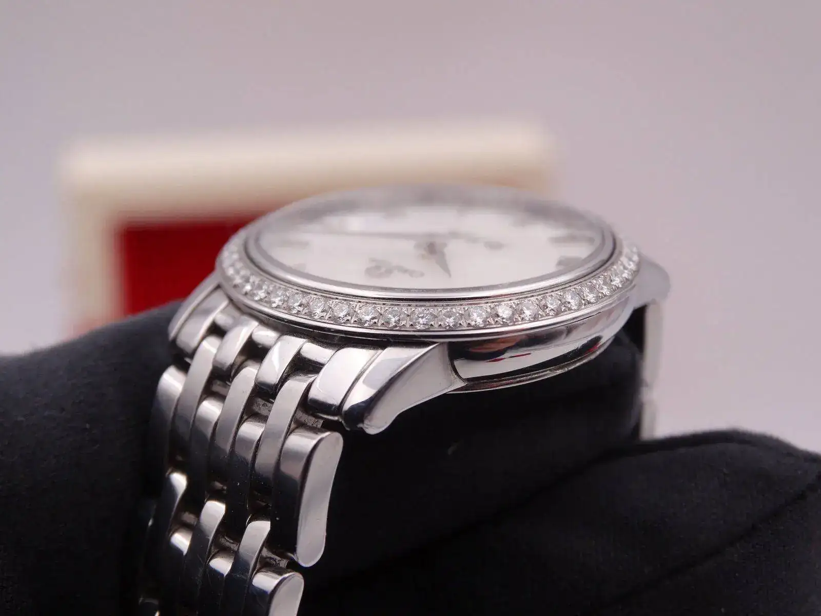 Omega De Ville Lady Diamond 00028.webp