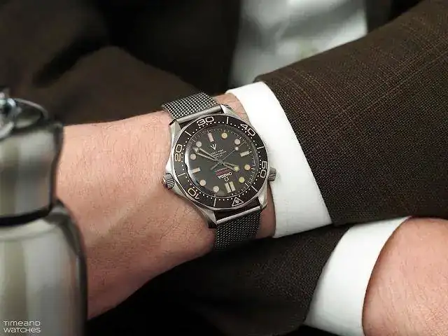 Omega Seamaster Diver 300M 007 Edition 023.webp