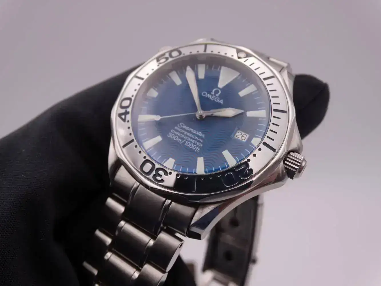 Omega seamaster Diver 300m blue 6625.webp