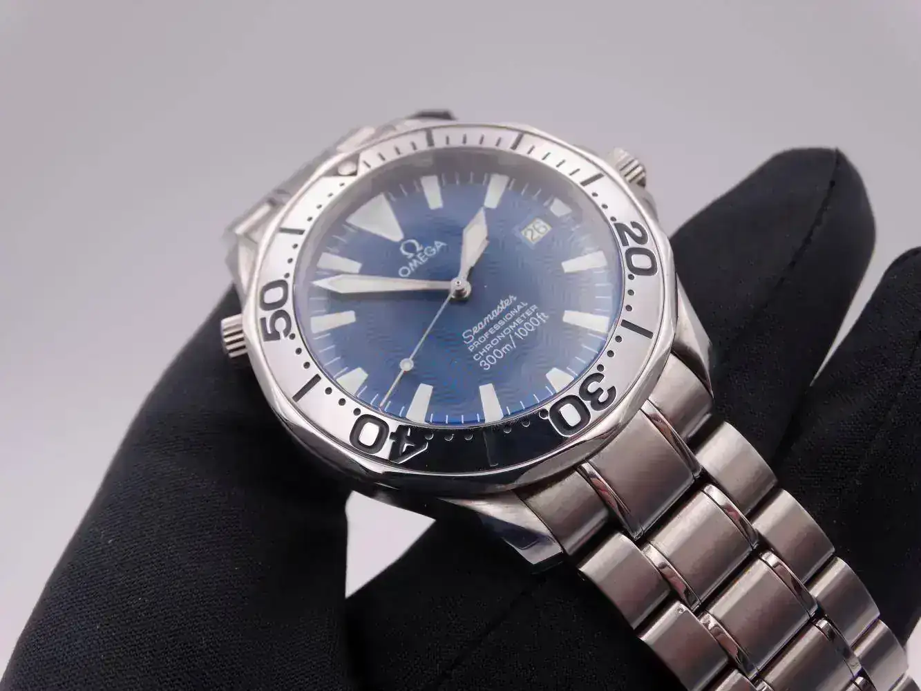 Omega seamaster Diver 300m blue 6626.webp