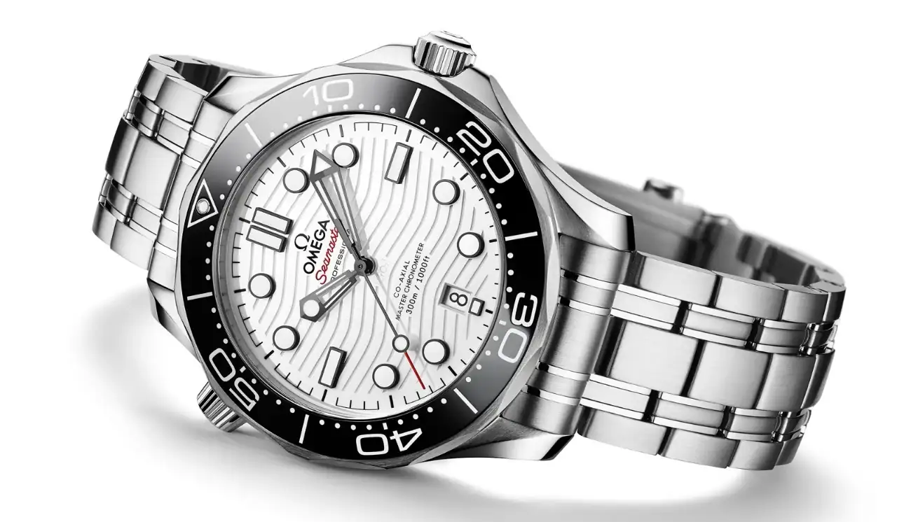 Omega-Seamaster-Diver-300M-esfera-blanca-PR.webp