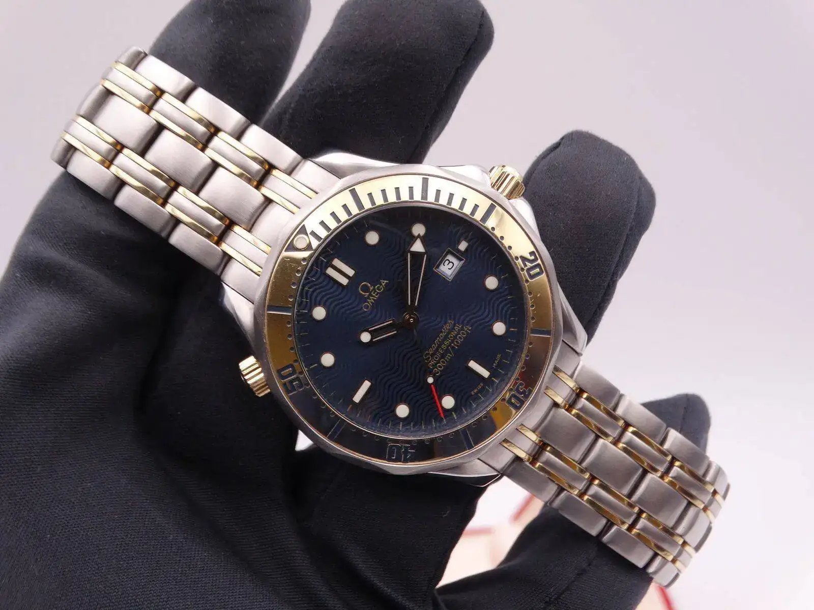 Omega Seamaster Diver 300m Steel Gold 09735.JPG