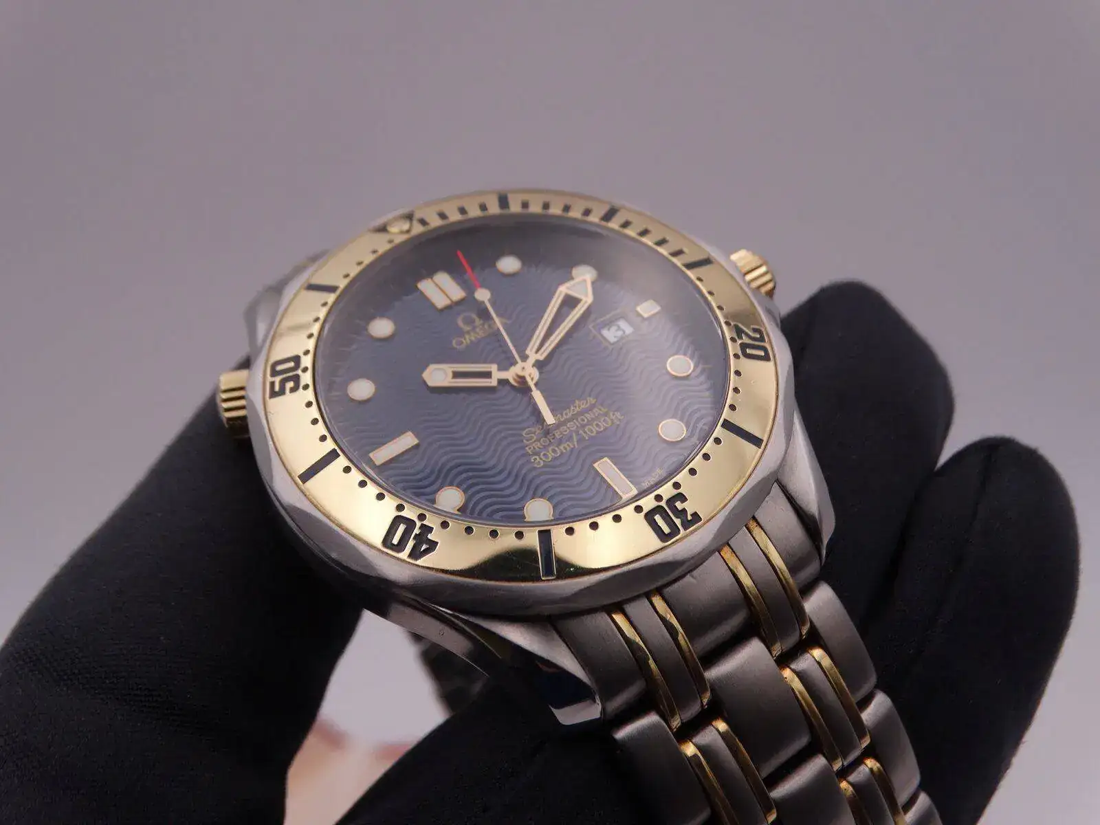 Omega Seamaster Diver 300m Steel Gold 09743.JPG