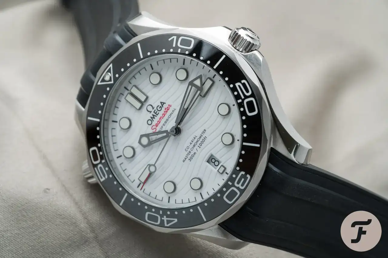 Omega-Seamaster-DIVER-300M-White-RBR.003.webp