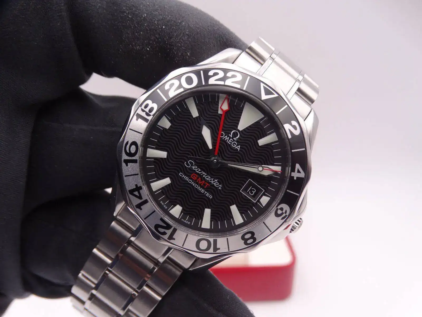 Omega Seamaster Diver GMT Anniversary 08940.JPG