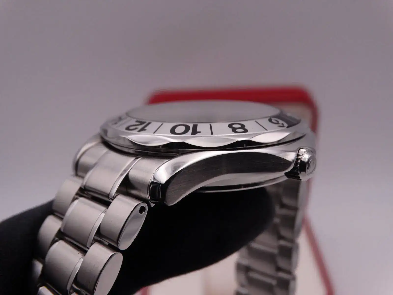 Omega Seamaster Diver GMT Anniversary 08951.JPG