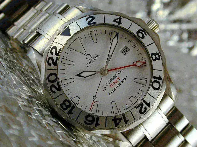 omega~seamaster~GMT.webp