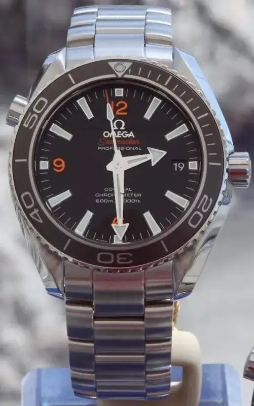 Omega-Seamaster-Planet-Ocean-Capri-22.webp