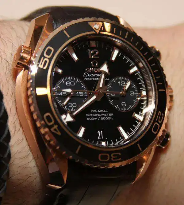 Omega-Seamaster-Planet-Ocean-Cera-Gold-watch-3.webp