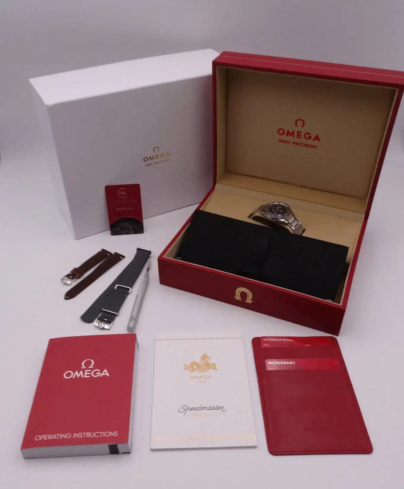 Omega Speedmaster Anniversary Trilogy 01097.JPG