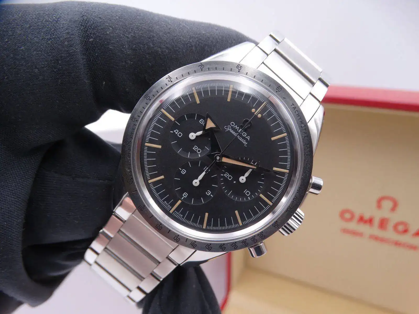 Omega Speedmaster Anniversary Trilogy 01103.JPG