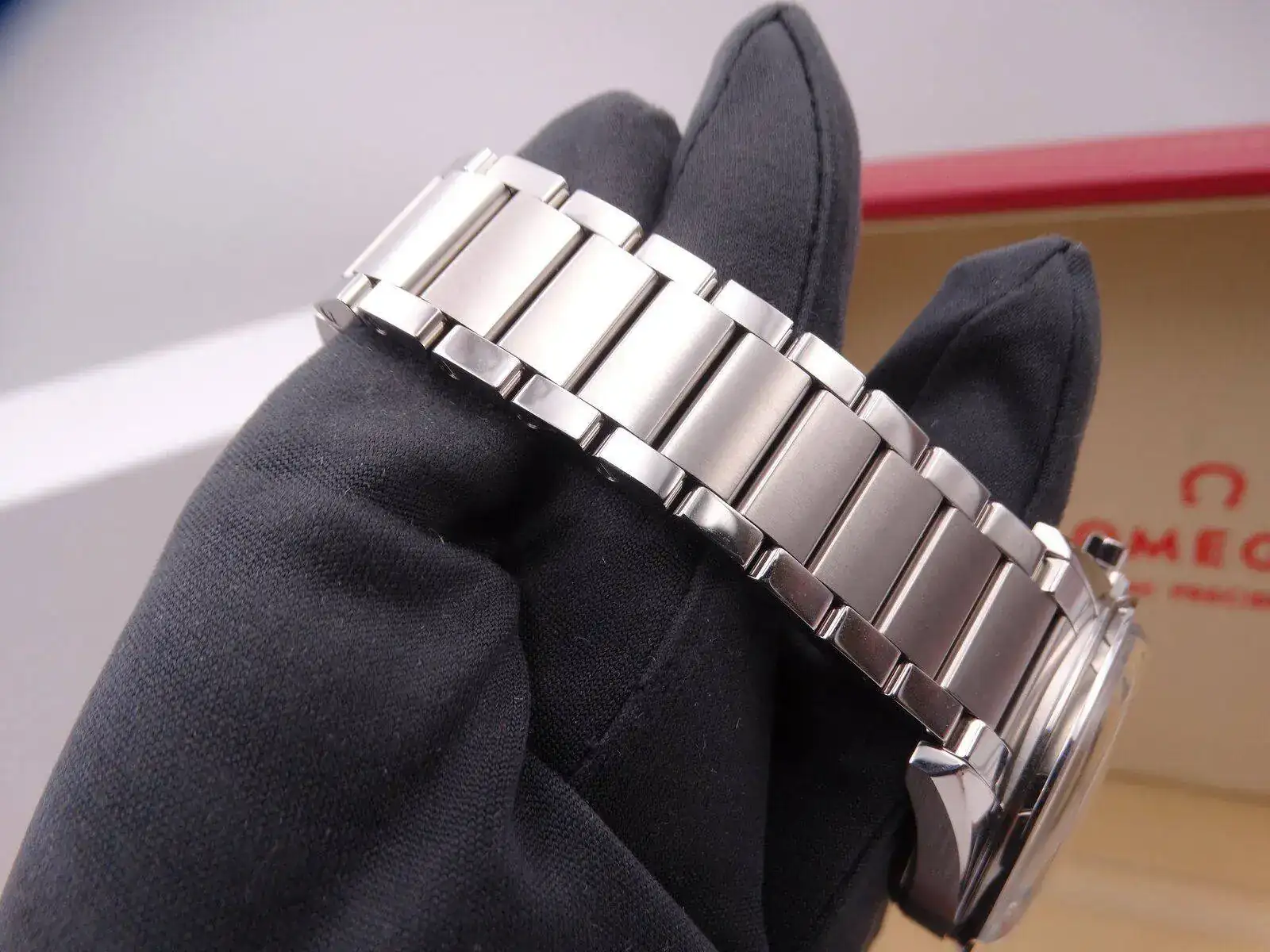 Omega Speedmaster Anniversary Trilogy 01108.JPG