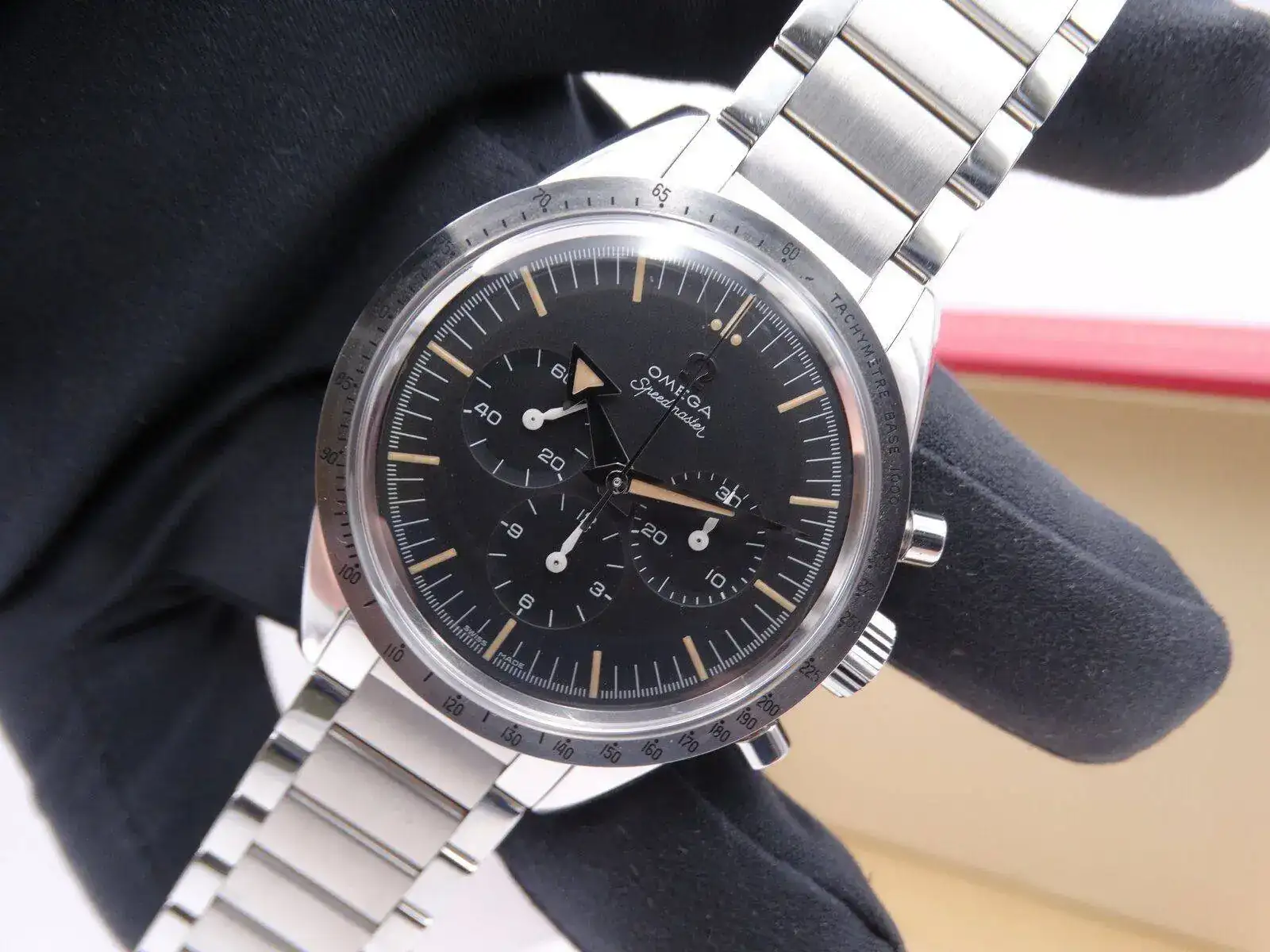Omega Speedmaster Anniversary Trilogy 01118.JPG