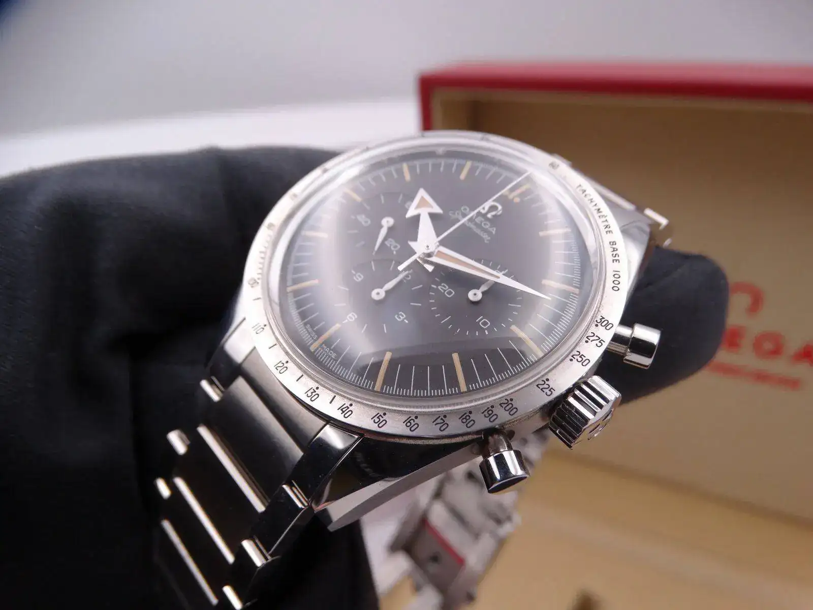 Omega Speedmaster Anniversary Trilogy 01125.JPG