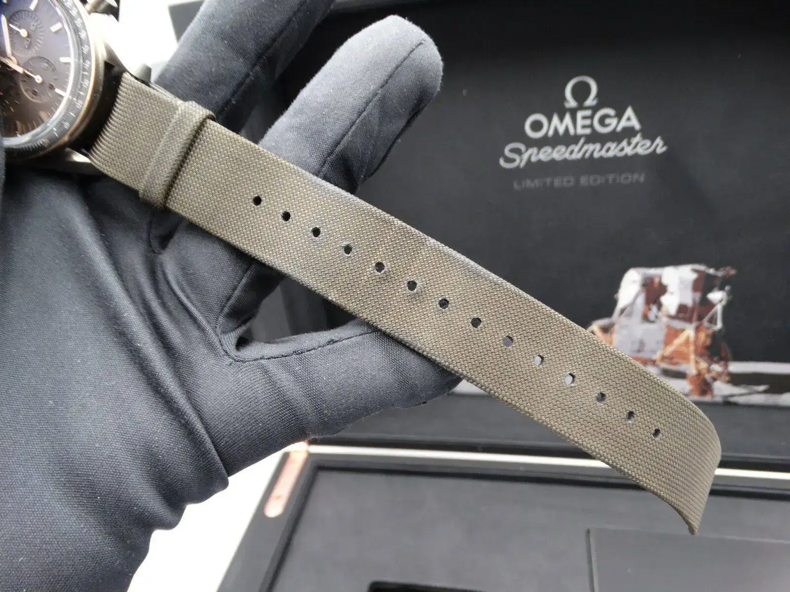 Omega Speedmaster Apollo 11 Limited Edition 00319.webp