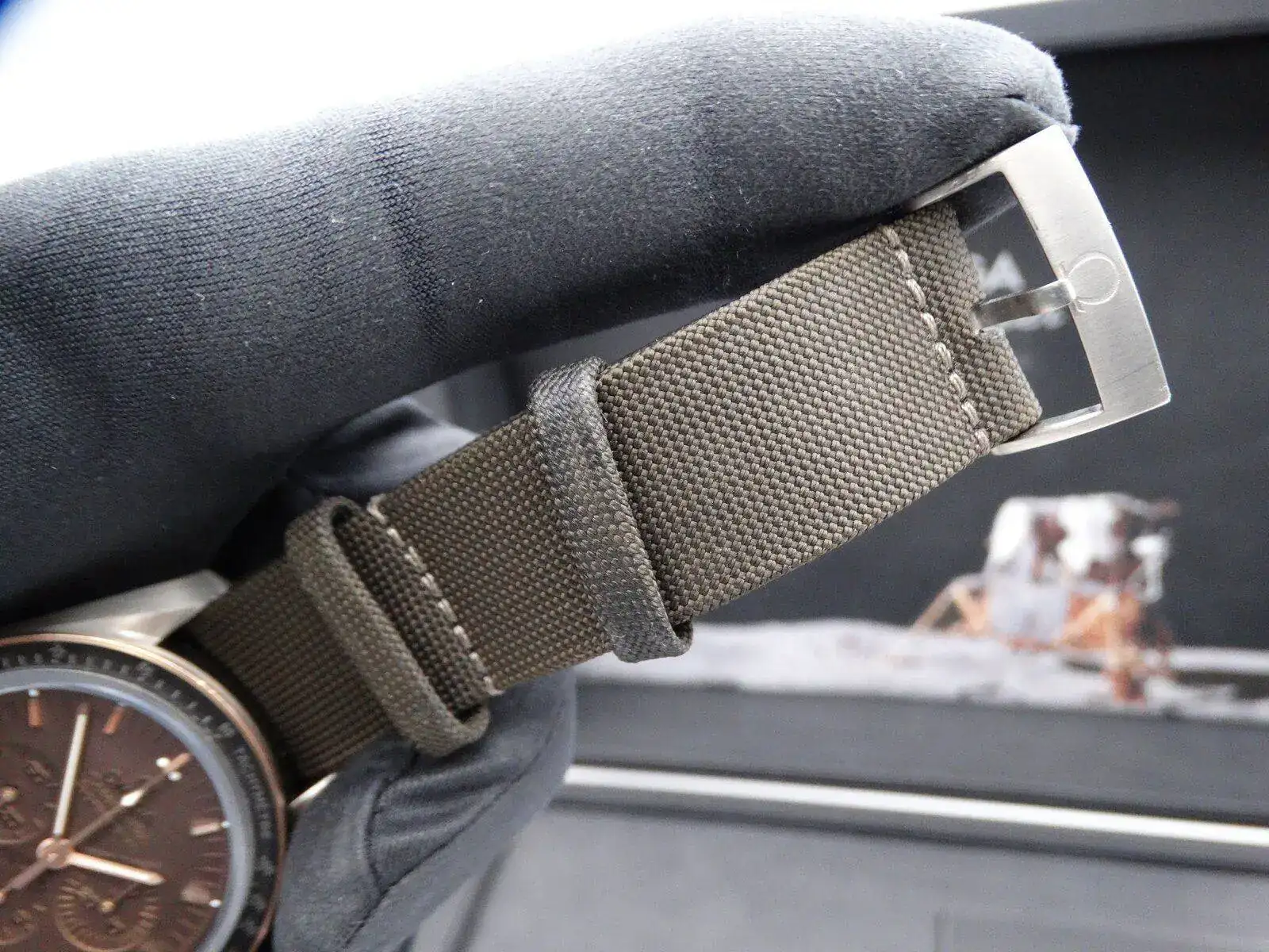 Omega Speedmaster Apollo 11 Limited Edition 00320.webp