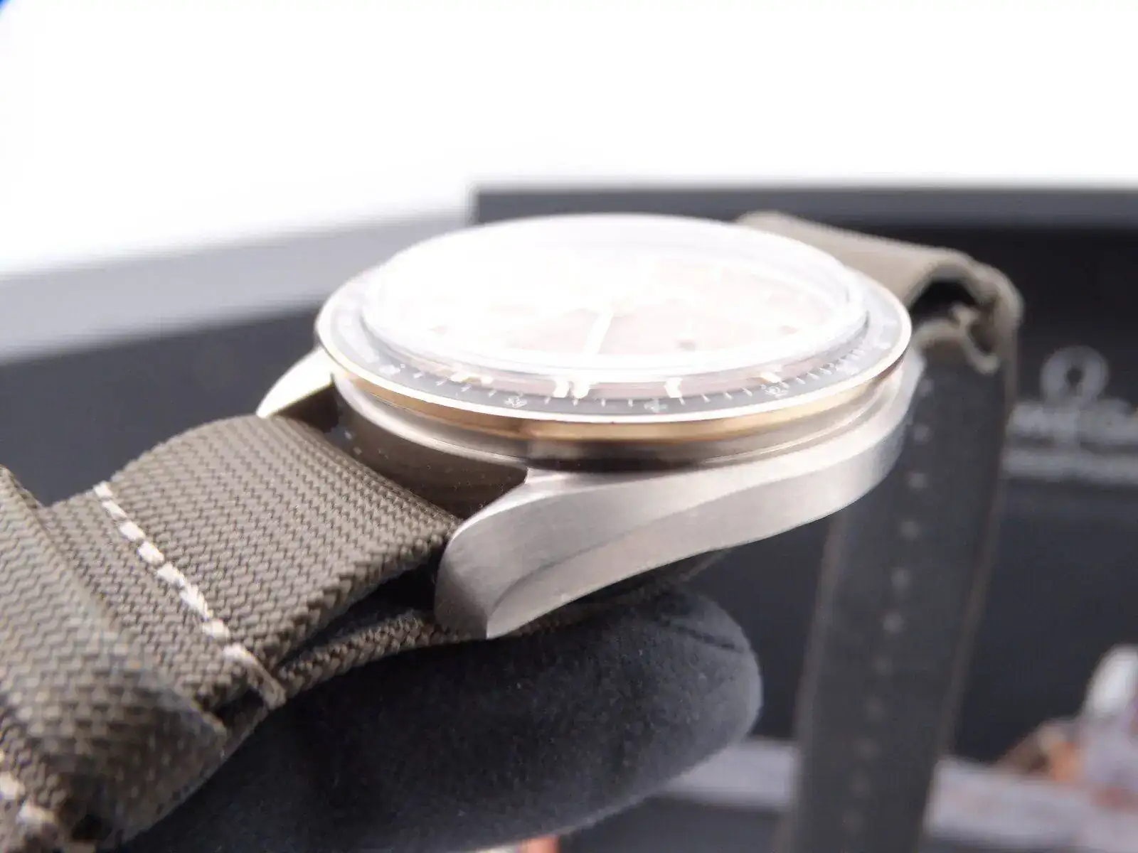 Omega Speedmaster Apollo 11 Limited Edition 00327.webp