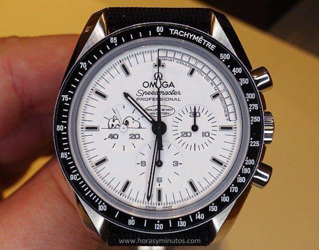 Omega-Speedmaster-Apollo-13-Silver-Snoopy-Award.jpg