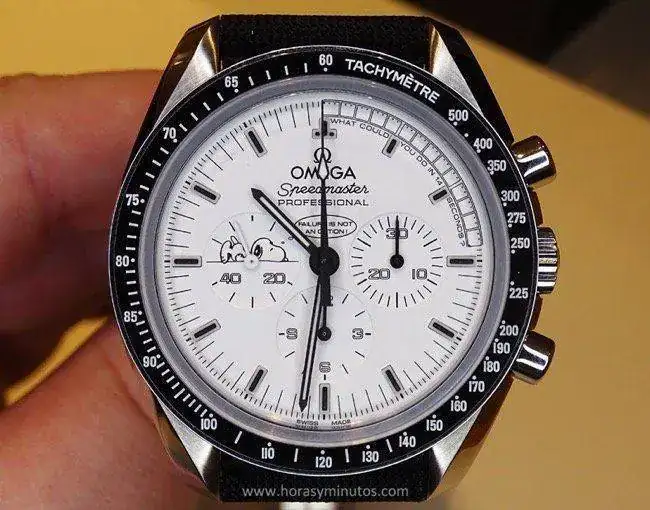 Omega-Speedmaster-Apollo-13-Silver-Snoopy-Award.webp