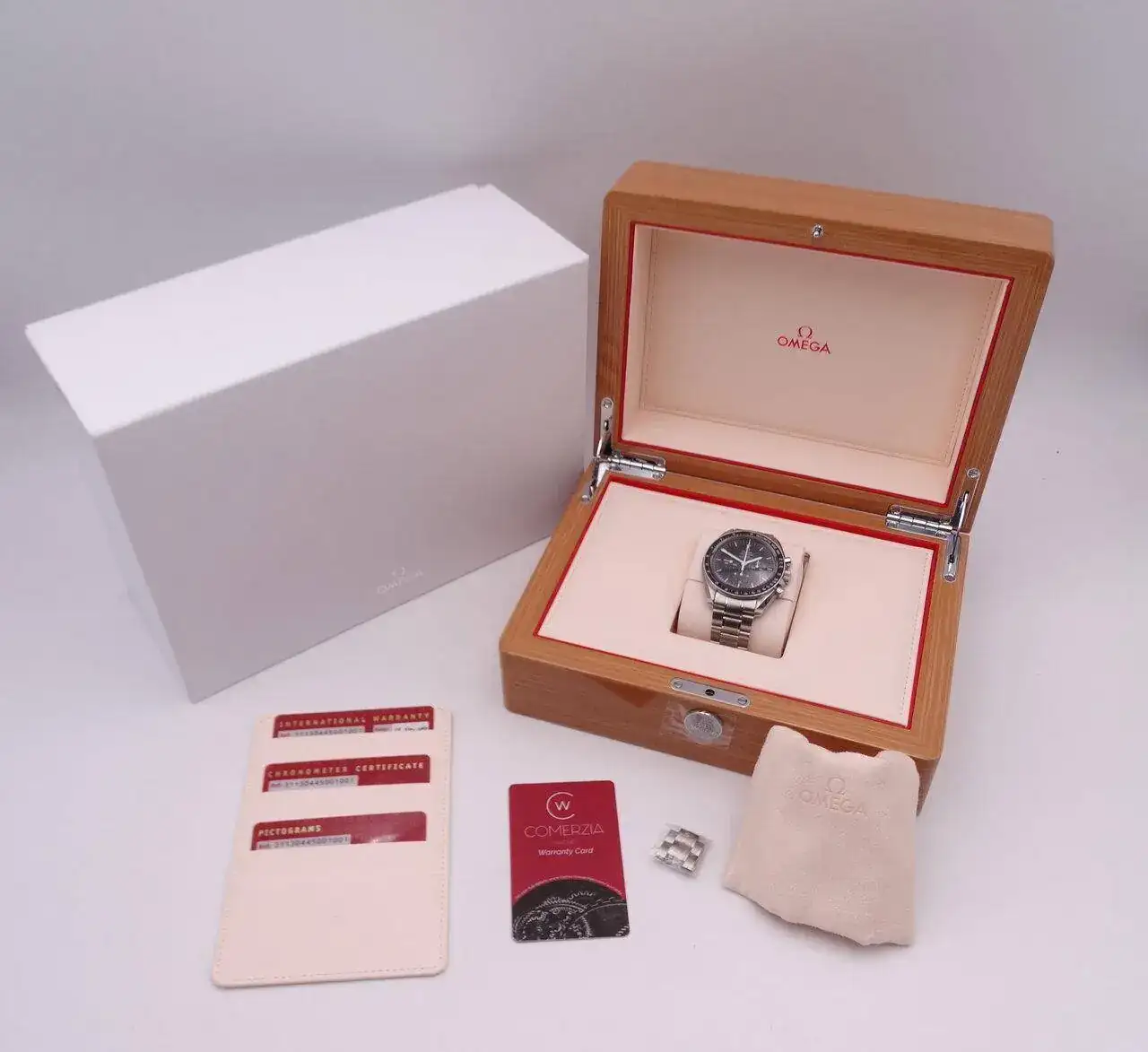 Omega speedmaster Automatic 44 coaxial enamel 09124.webp
