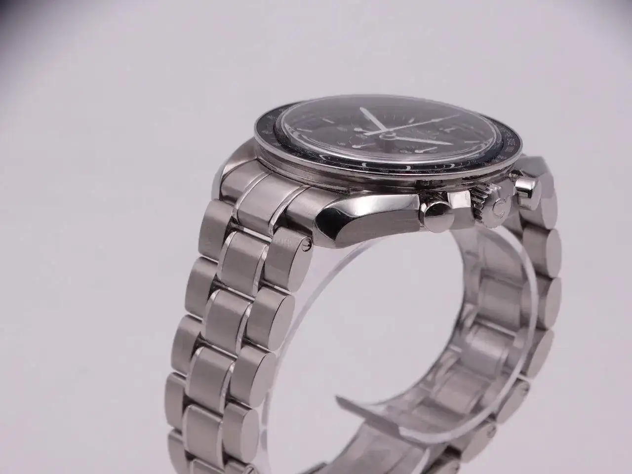 Omega speedmaster Automatic 44 coaxial enamel 09137.webp