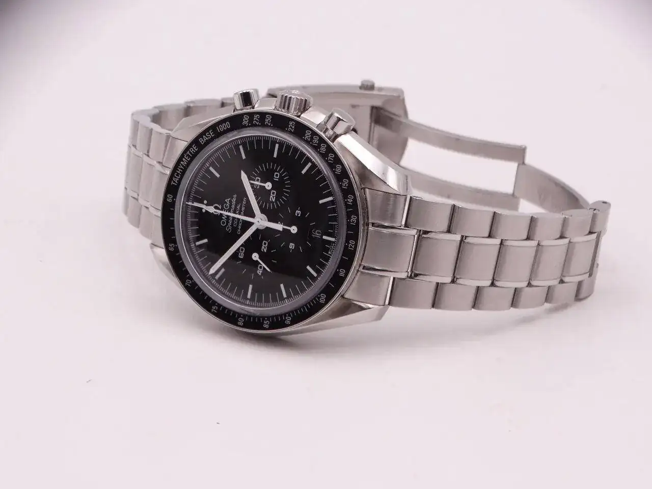 Omega speedmaster Automatic 44 coaxial enamel 09145.webp