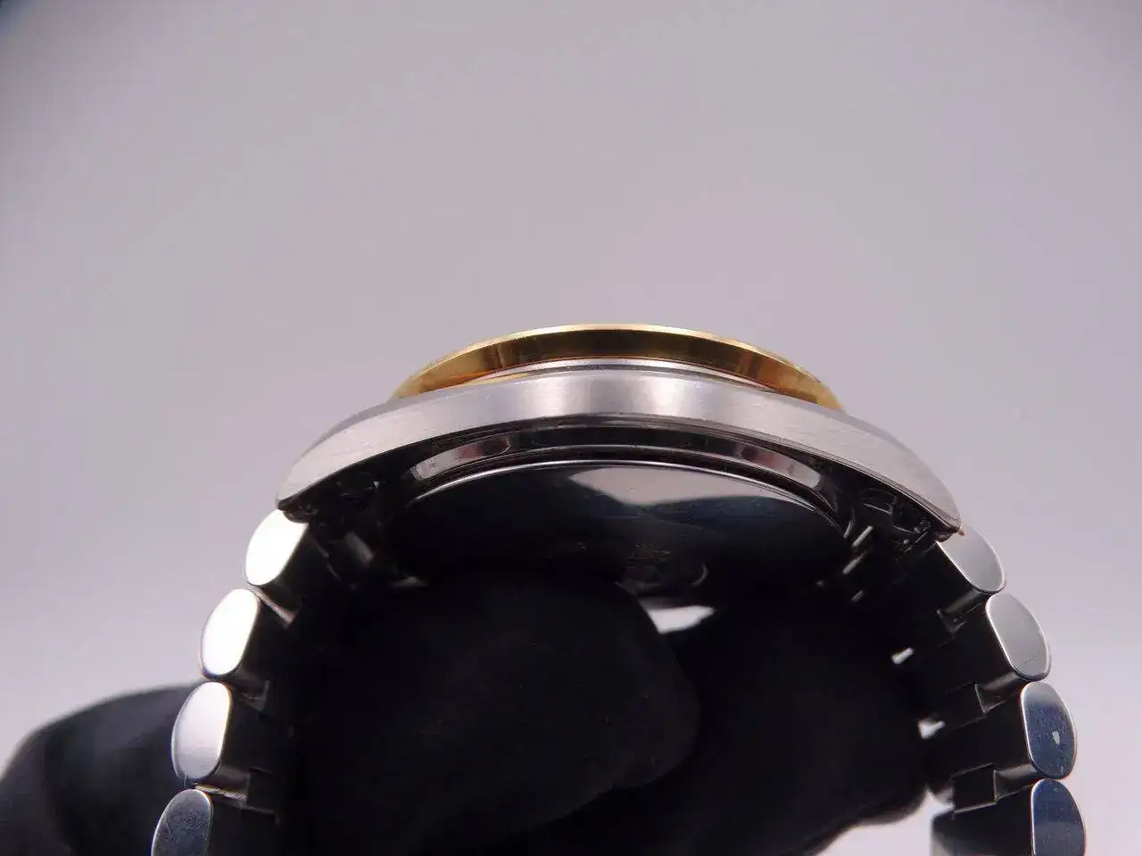 Omega Speedmaster Automatic Steel Gold 03765.webp