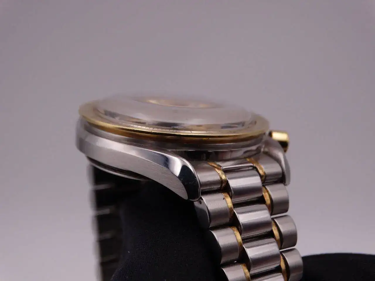 Omega Speedmaster Automatic Steel Gold 03772.webp
