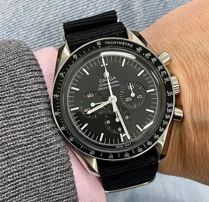 Omega Speedmaster Black.webp