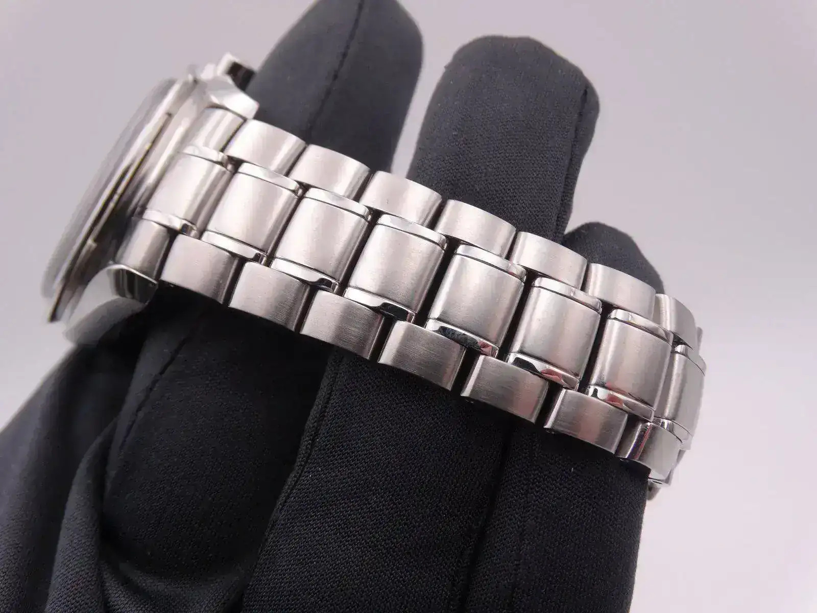 Omega Speedmaster Broad Arrow 7288.JPG