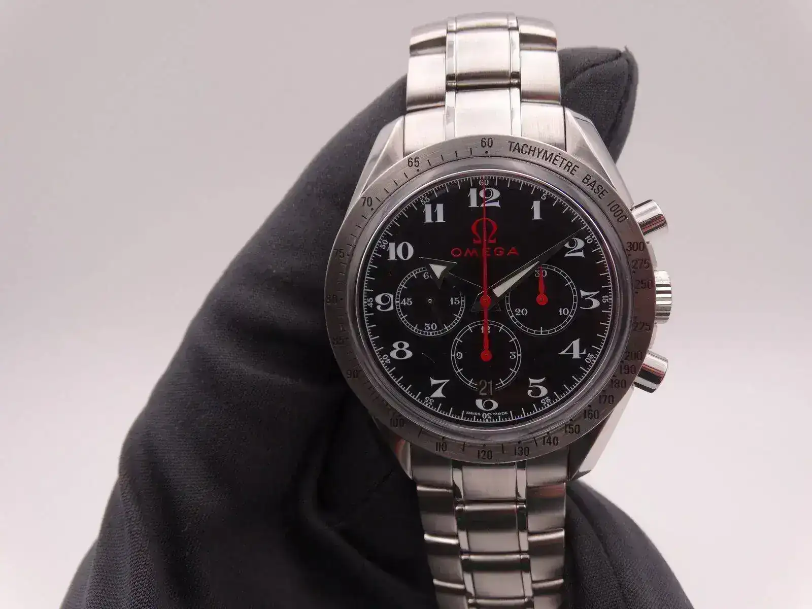 Omega Speedmaster Broad Arrow 7301.JPG