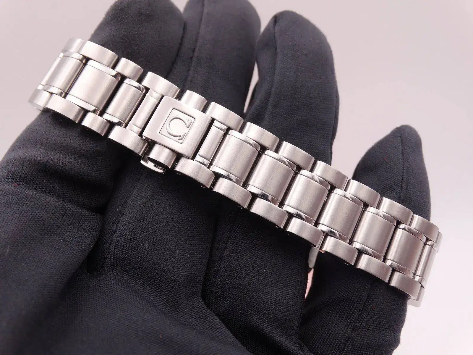 Omega Speedmaster Date Automatic 03321.webp