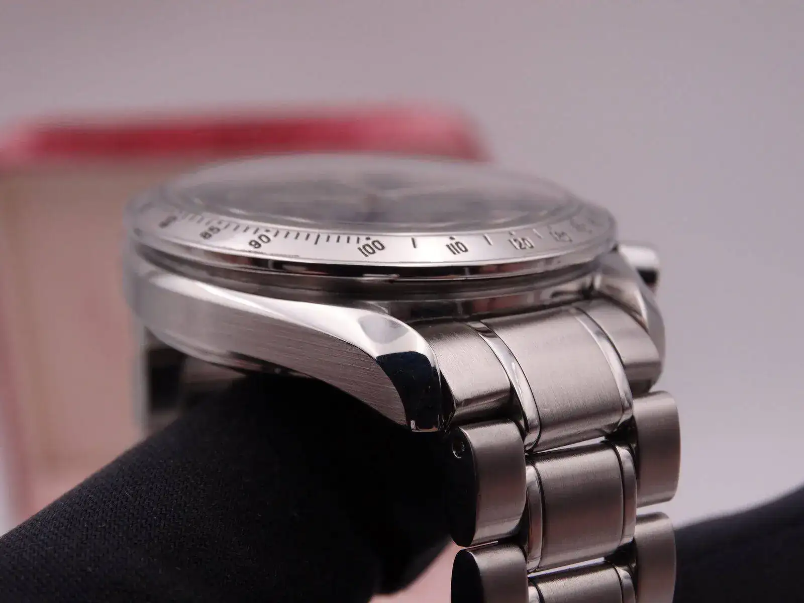 Omega Speedmaster Date Automatic 03324.webp