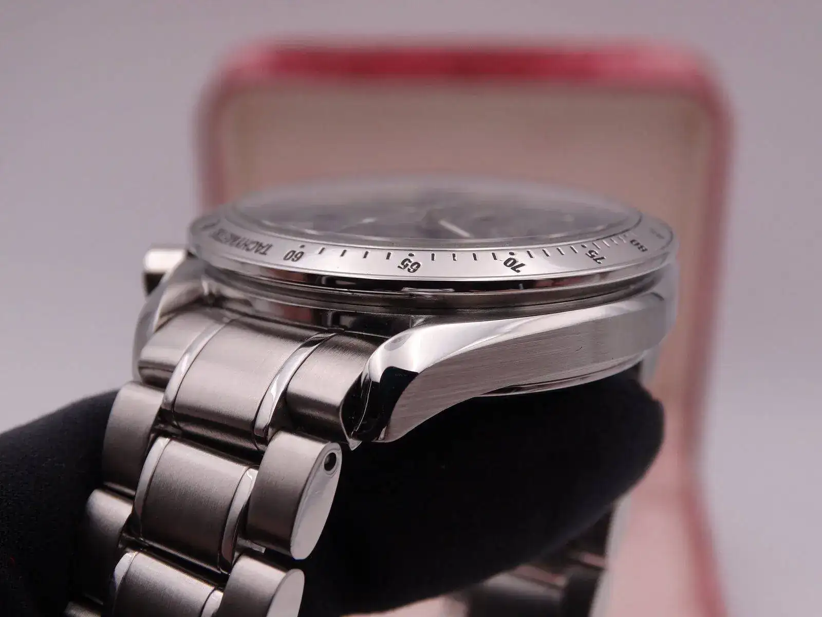 Omega Speedmaster Date Automatic 03327.webp