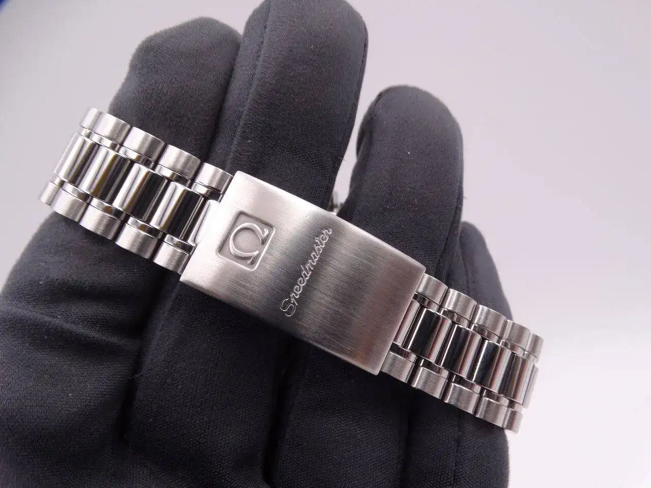 Omega Speedmaster Date Automatic 04657.webp