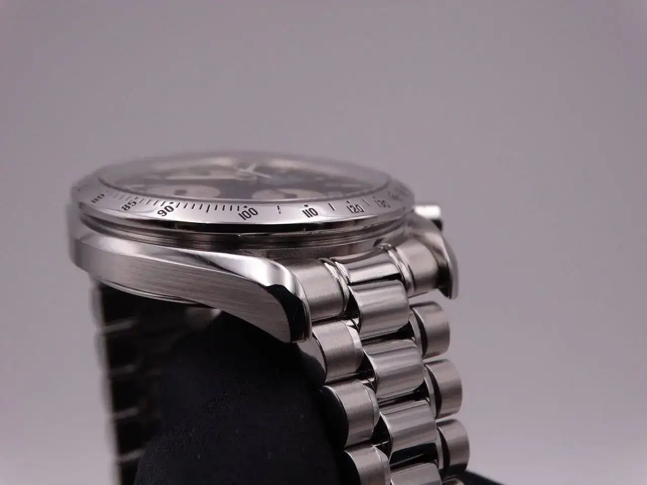 Omega Speedmaster Date Automatic 04660.webp