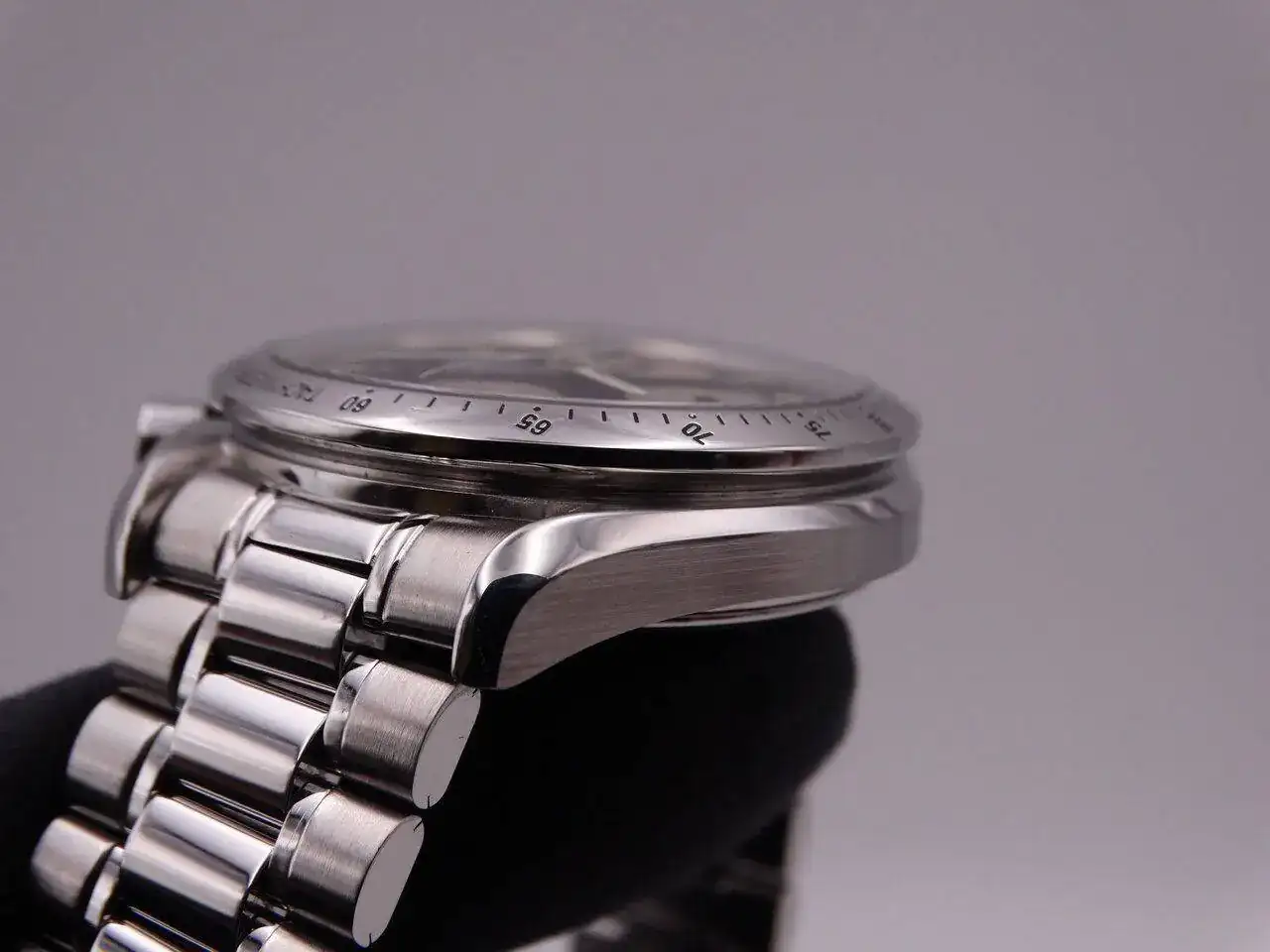 Omega Speedmaster Date Automatic 04664.webp