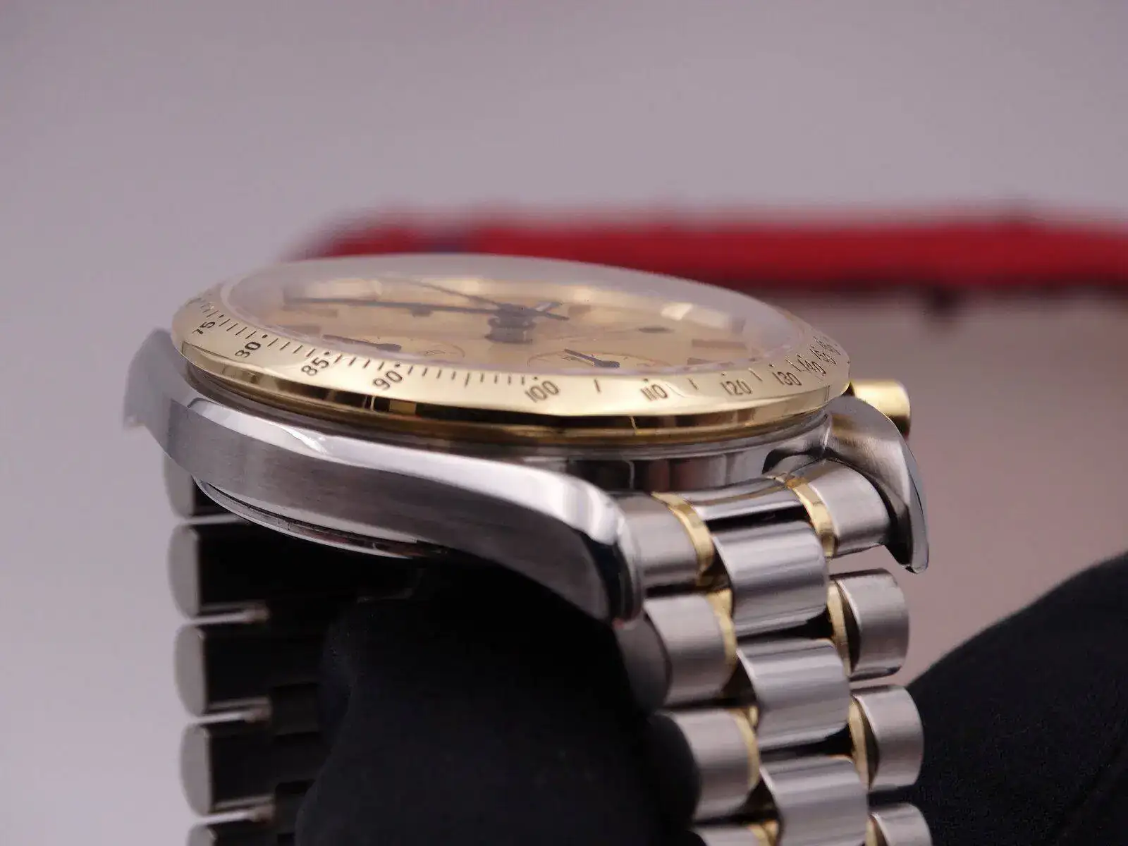 Omega Speedmaster Date Automatic Steel Gold 04067.webp